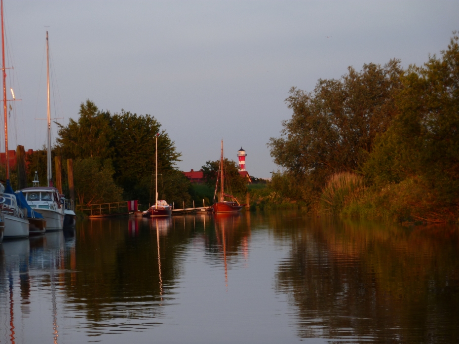 P1030511.JPG - und der Leuchtturm Somfletherwisch