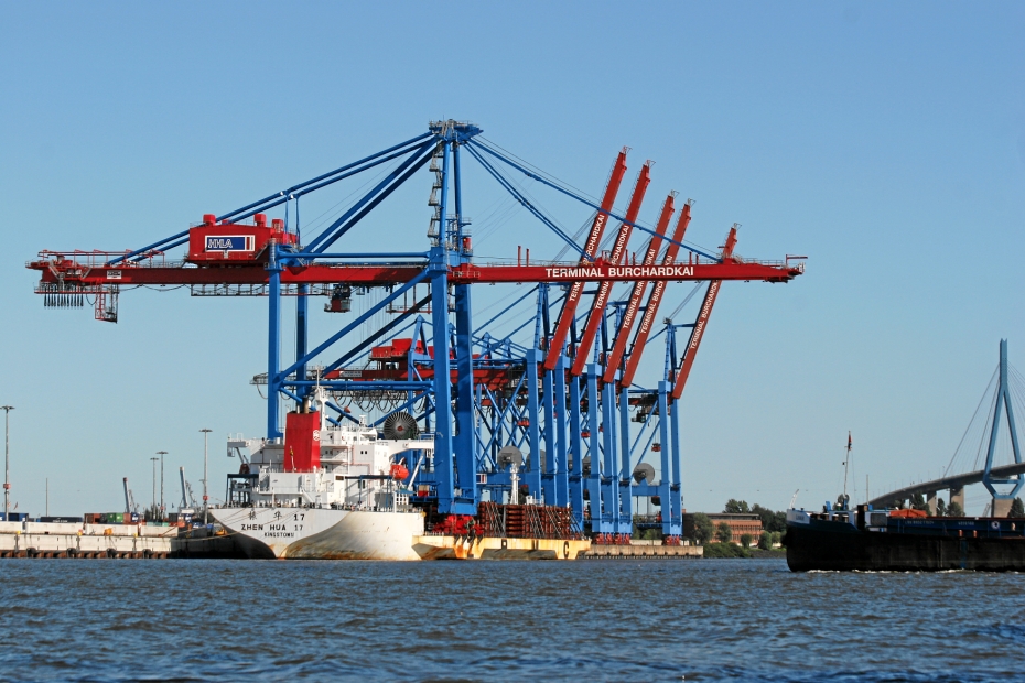 IMG21519.JPG - eine neue Containerbrücke wird aus China am Burchardkai angeliefert