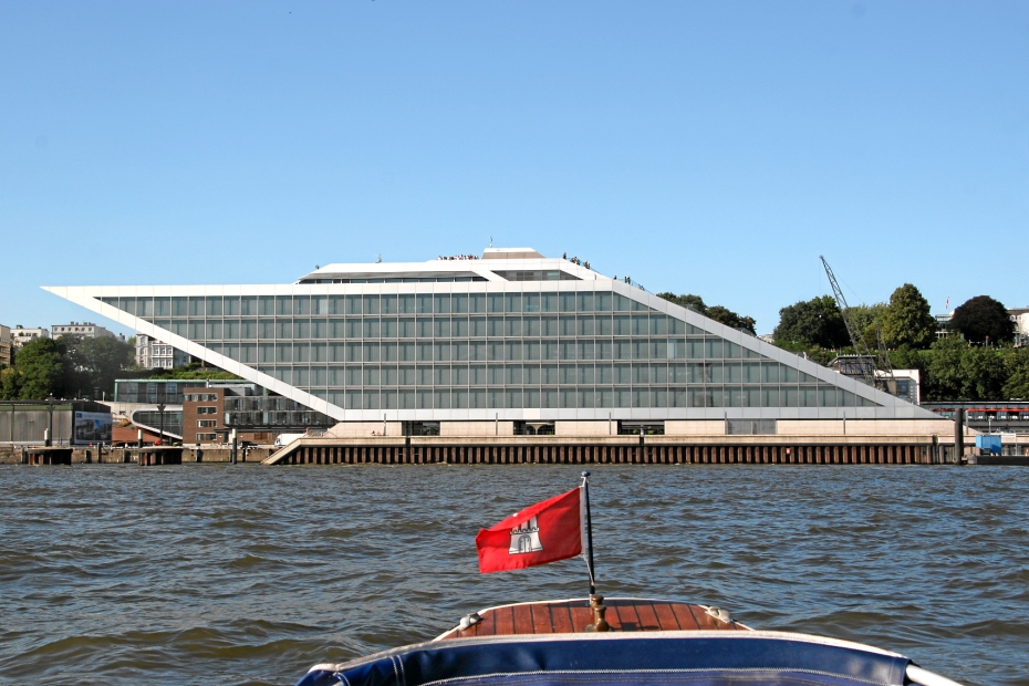 IMG21550.JPG - Architektur und Tuckerboot