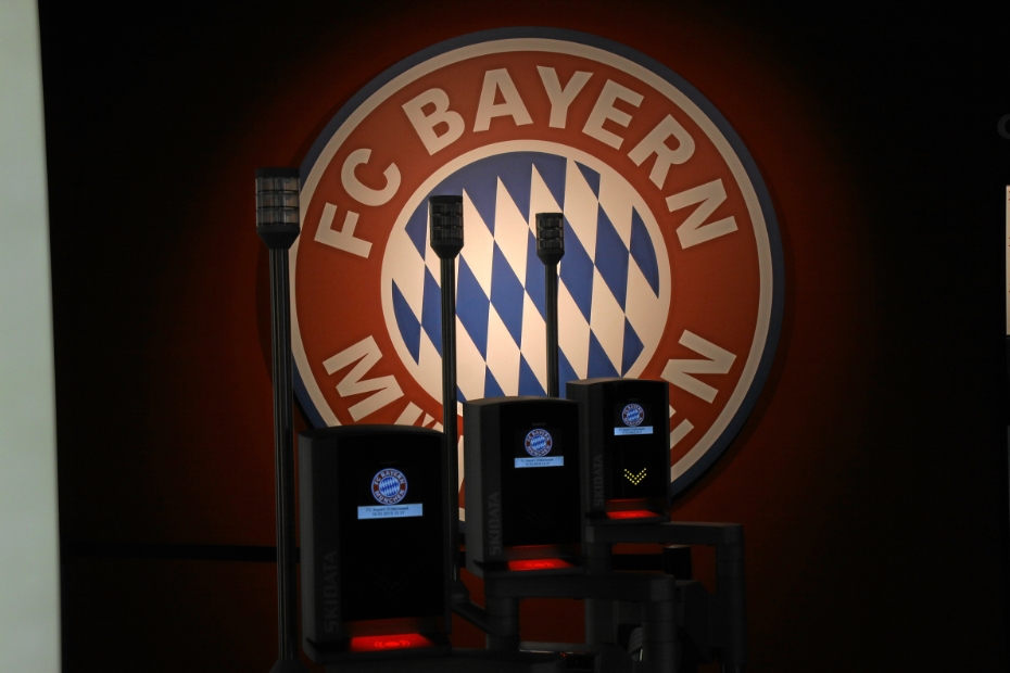 IMG22217.JPG - Eingang zur FC Bayern Erlebniswelt in der Allianz-Arena