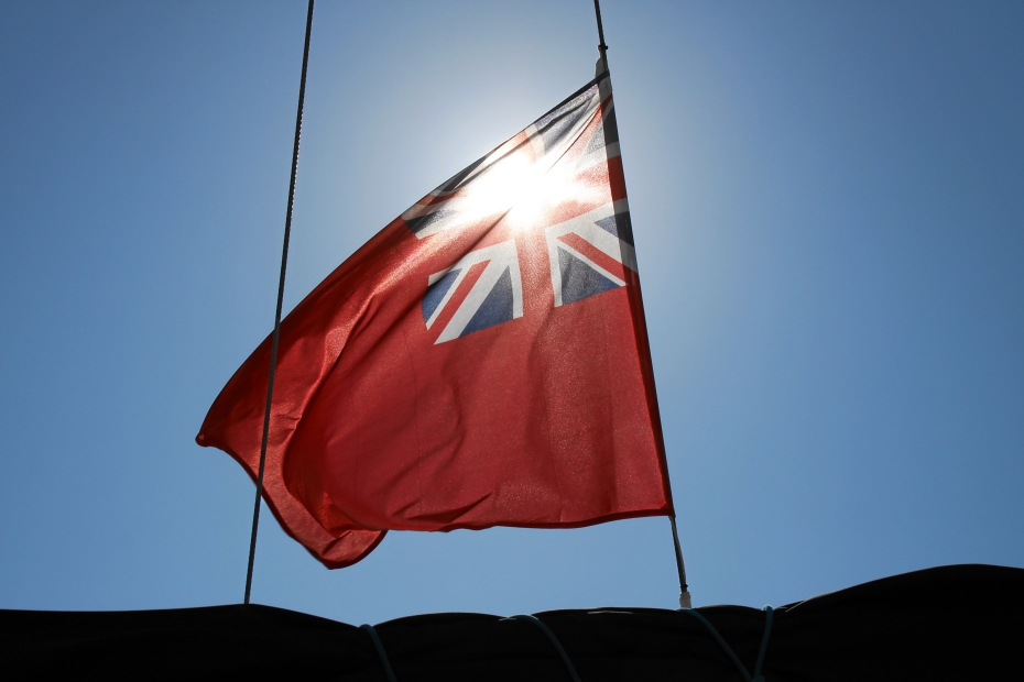 IMG12351.JPG - Da das Schiff in Plymouth registriert ist, segeln wir unter britischer Flagge