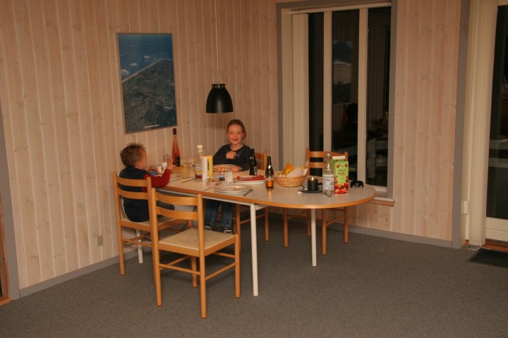 IMG16902.JPG - Am ersten Abend gibt's traditionell Hot Dogs