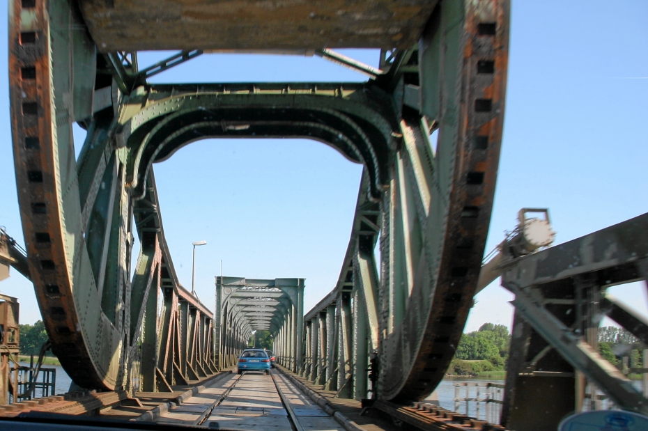 IMG19094.JPG - Gewicht schwingt runter, Brücke klappt hoch